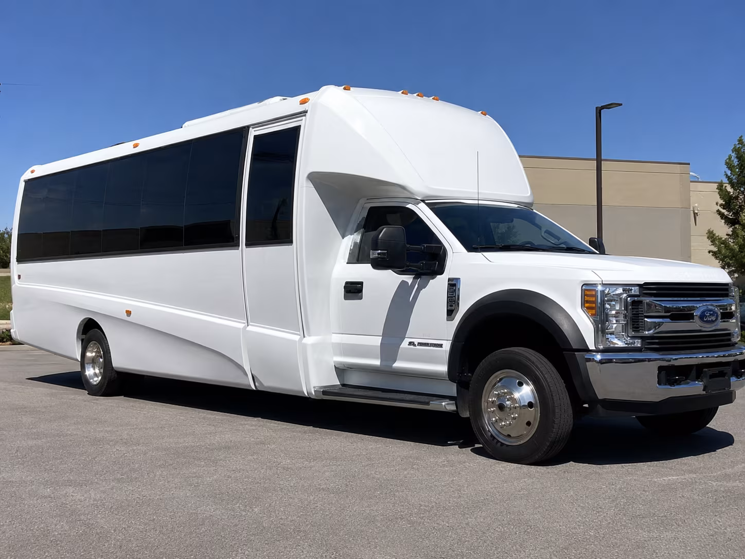 museum and zoo buses for sandy school groups
